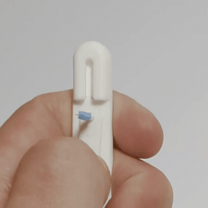 Clicking an interdental tip onto the AeroFloss Pro handle